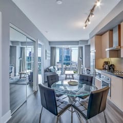 Downtown Toronto 1BR | Lake Views near CN Tower