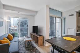 Downtown Toronto 1BR | Balcony, Fibre WiFi & Gym - Image 5
