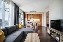 Downtown Toronto 1BR Balcony & Workspace 300 Front - Image 3