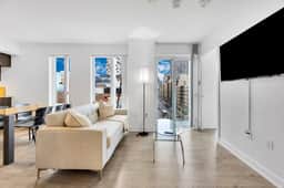 Downtown Toronto 2BR | Parking Included - Image 4