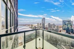 Downtown Toronto 2BR/2BA | Lake View | Workspace - Image 2