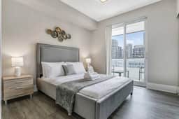 Executive Downtown 3BR | Prime Front St W - Image 3