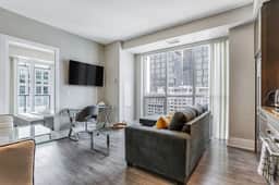 Executive Downtown 3BR | Prime Front St W - Image 2