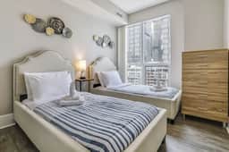 Executive Downtown 3BR | Prime Front St W - Image 5