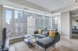 High-Floor Downtown 1BR+Den | City Views - Image 2