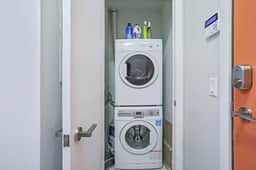 Luxury Downtown 1BR | Richmond St W - Image 5