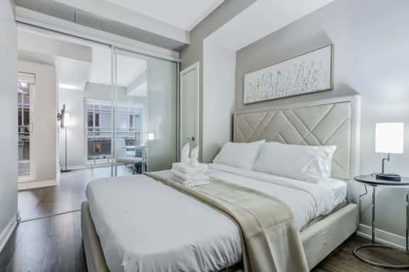Downtown Toronto 1BR | Workspace, Walk Everywhere - Image 1