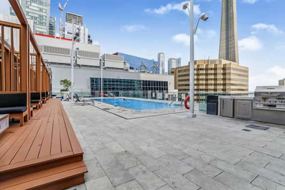 Downtown Toronto 1BR+Den | 300 Front St W - Image 1