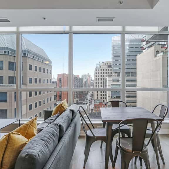High-Floor Downtown 1BR+Den | City Views - Image 1
