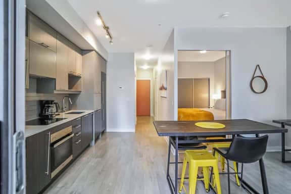 Downtown Toronto 1BR | Balcony, Fibre WiFi & Gym - Image 3