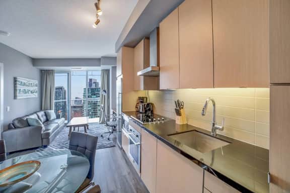 Downtown Toronto 1BR | Lake Views near CN Tower - Image 4