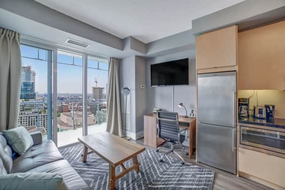Downtown Toronto 1BR | Lake Views near CN Tower - Image 5