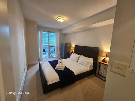Downtown Toronto 1BR+Den | 300 Front St W - Image 3