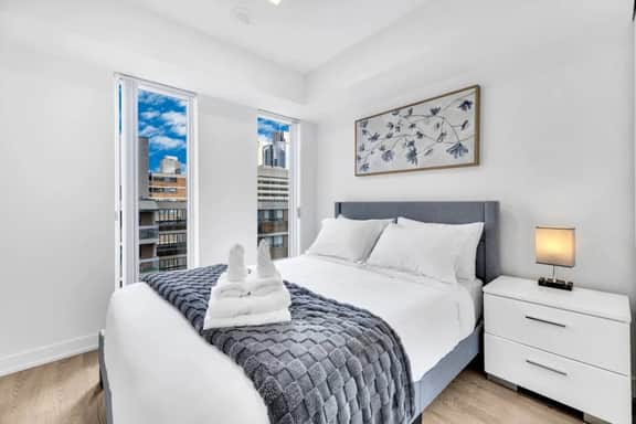 Downtown Toronto 2BR | Parking Included - Image 2