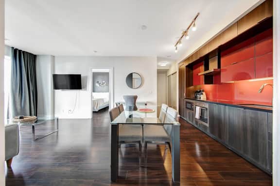 Downtown Toronto 2BR/2BA | Lake View | Workspace - Image 4