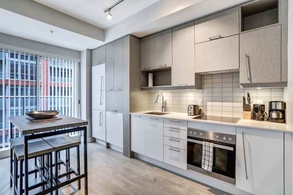 Executive Downtown 1BR | Prime Location - Image 2