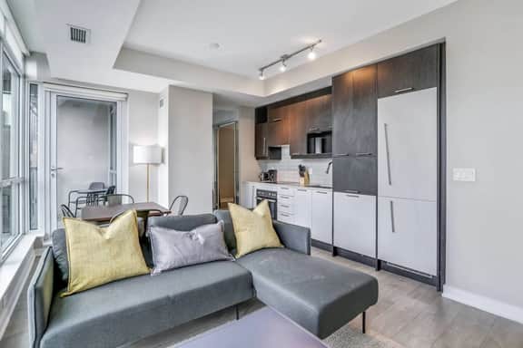 High-Floor Downtown 1BR+Den | City Views - Image 5
