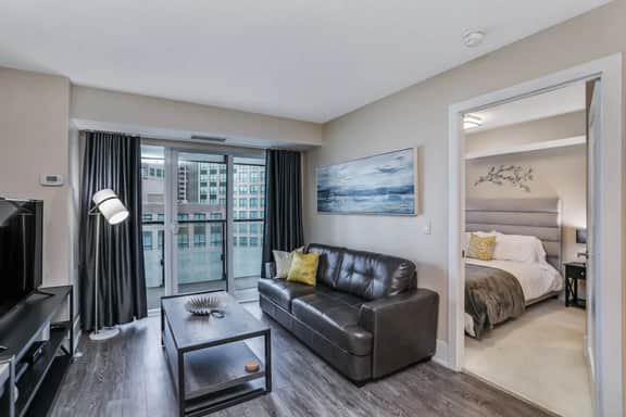 Luxury Downtown 1BR | City Views | 300 Front - Image 3