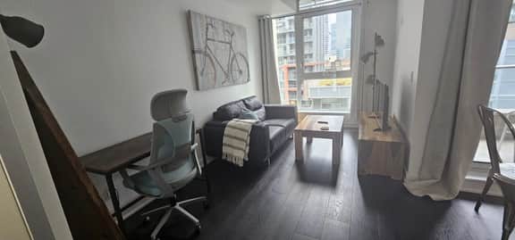 Luxury Downtown 1BR | Richmond St W - Image 3