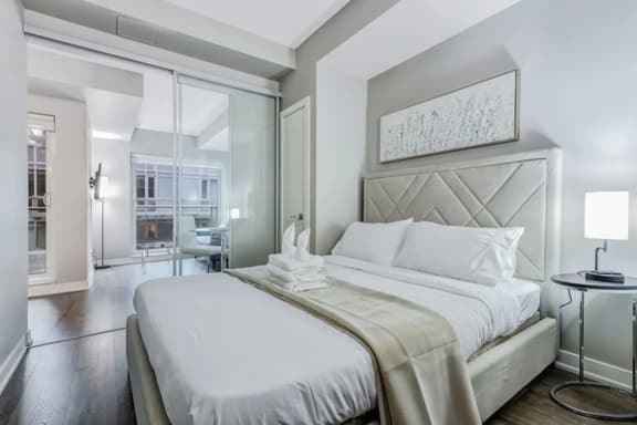 Downtown Toronto 1BR | Workspace, Walk Everywhere - Image 1