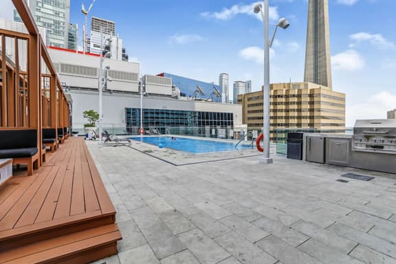 Downtown Toronto 1BR+Den | 300 Front St W - Image 1