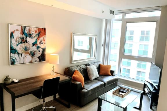 Executive Downtown 1BR | Dedicated Workspace - Image 1