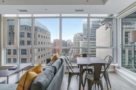 High-Floor Downtown 1BR+Den | City Views - Image 1