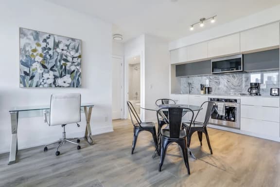 Upscale North York 2BR/2BA | Park Views & Highways - Image 1